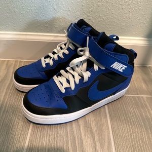 Nikes Boys Size 5